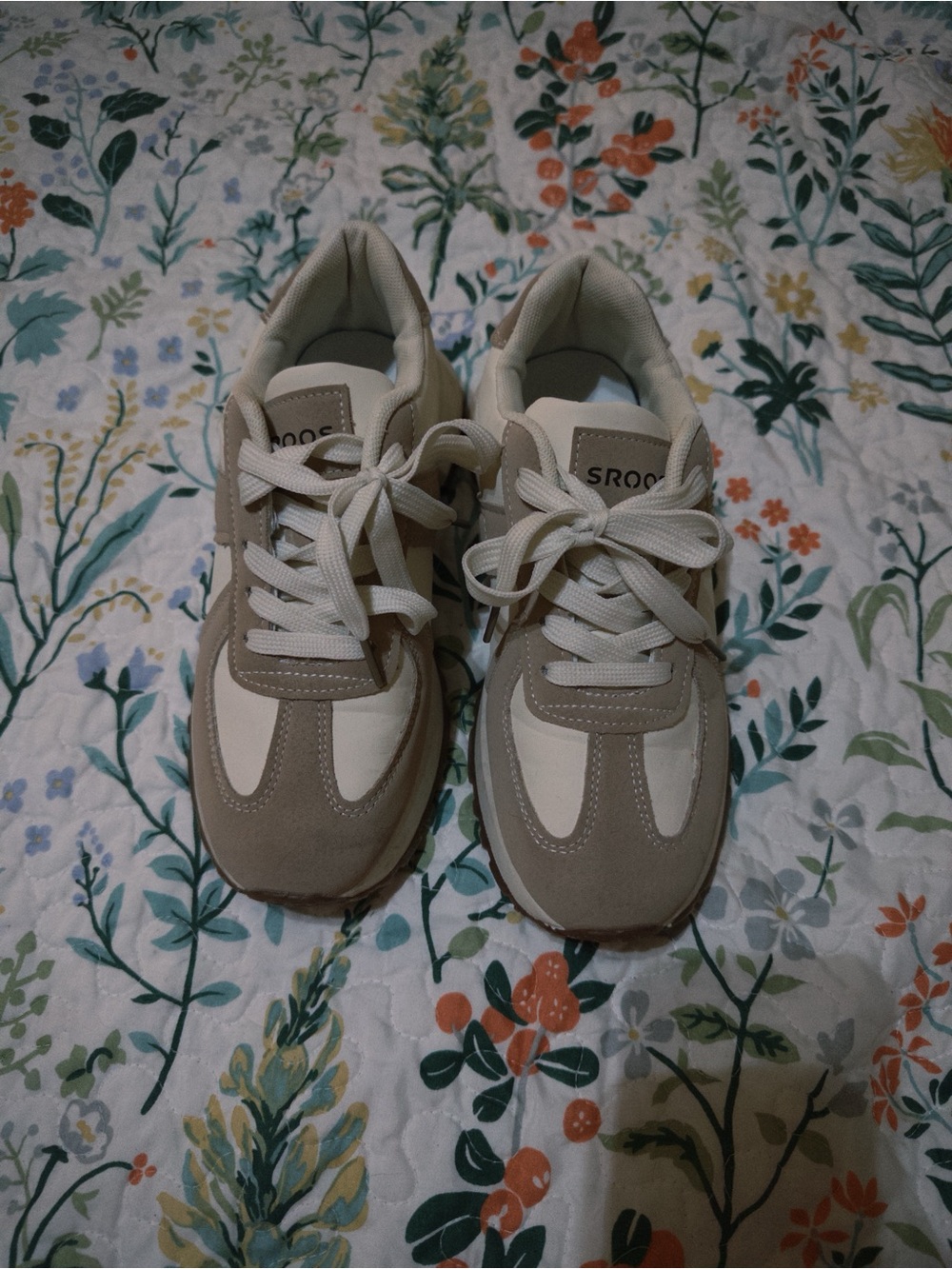 SHEIN Beige & White Casual Sneakers